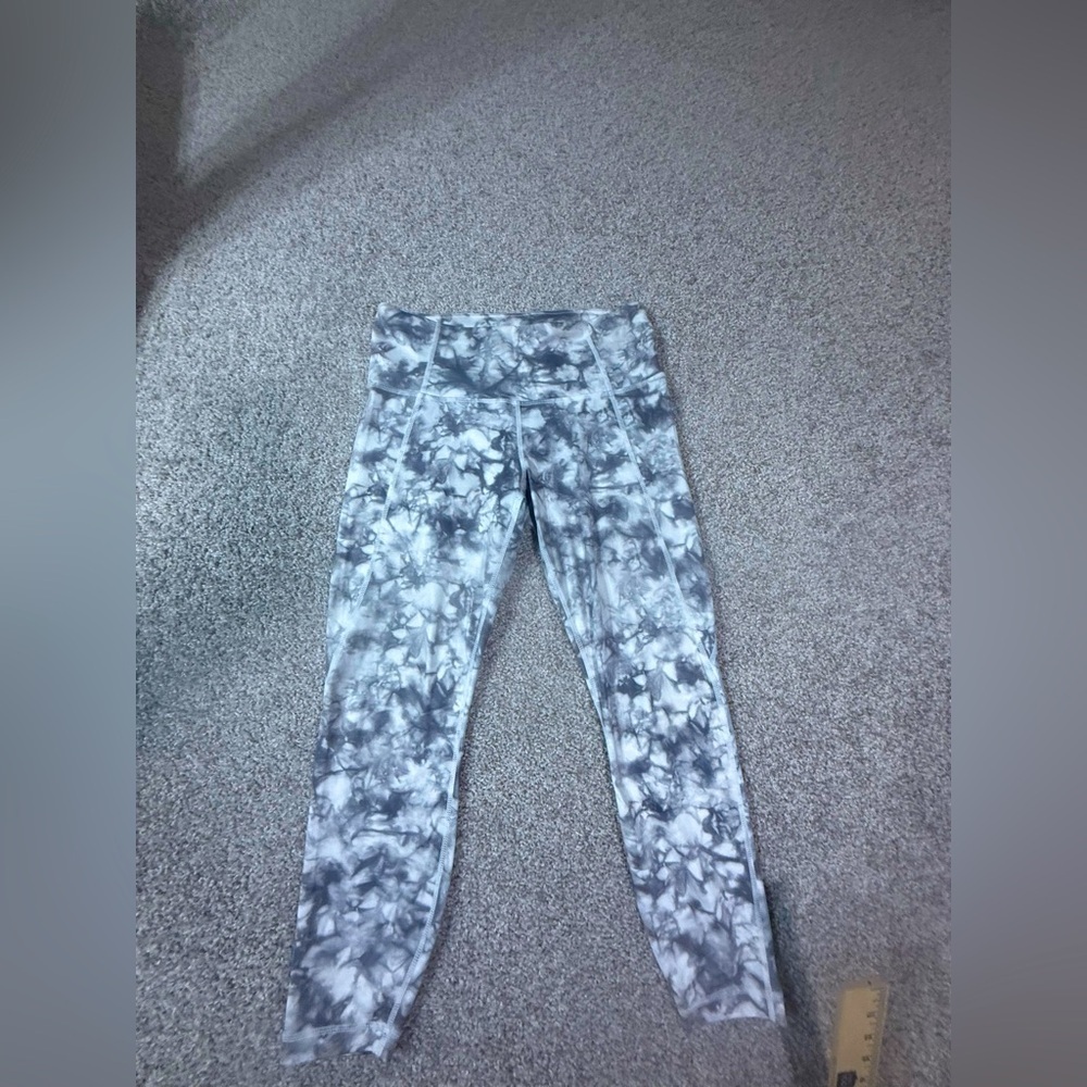 Athleta Black Gray White  Tie-Dye Print Leggings – Size Small Petite (SP) Fall - Picture 2 of 7